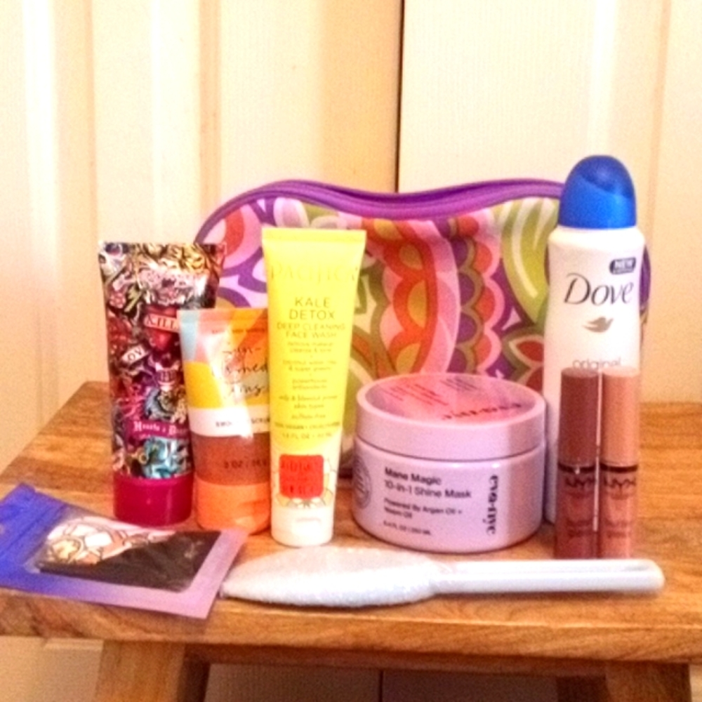 💙 Self care bundle in Vintage Clinique bag